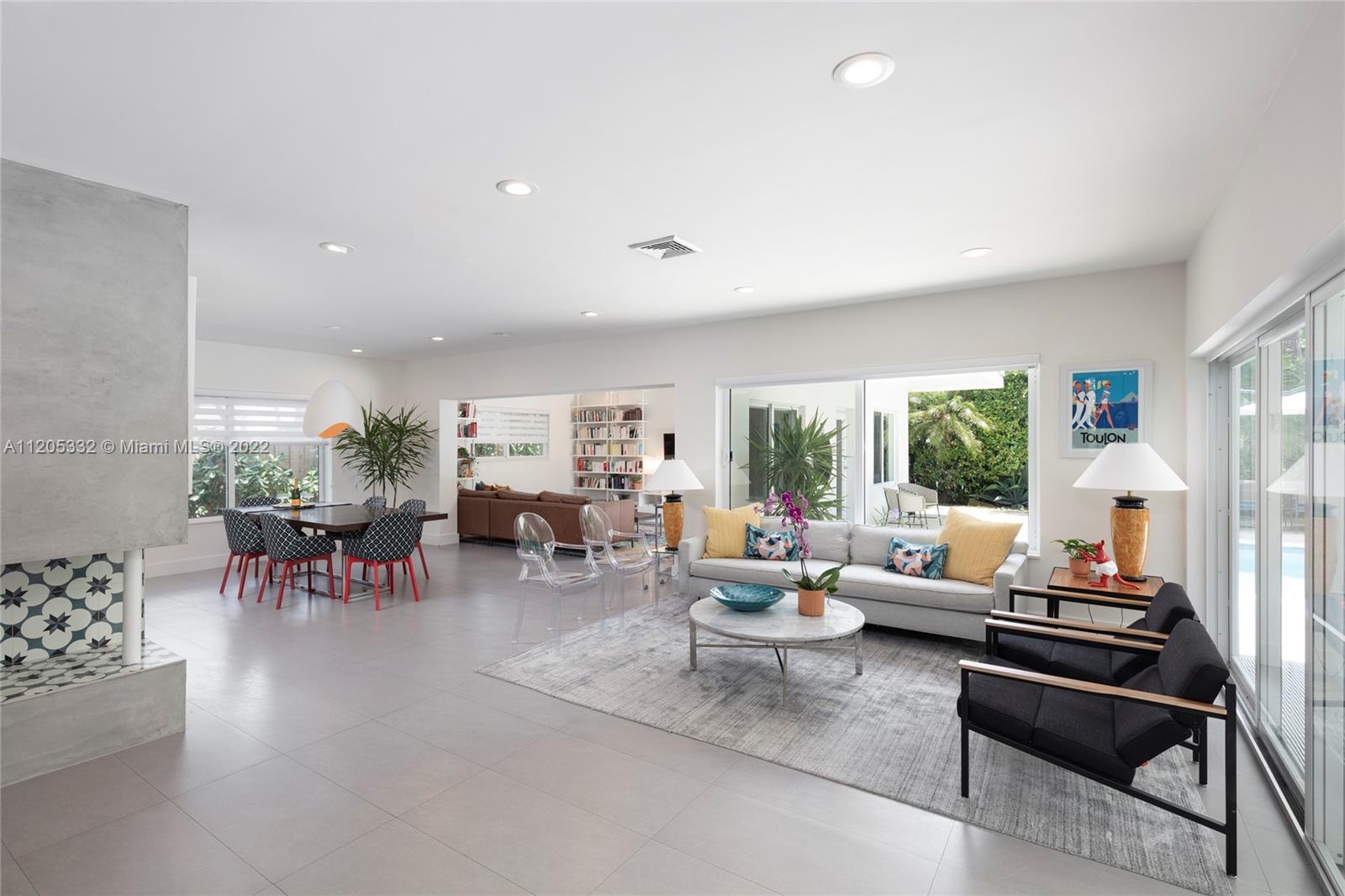 9 Pinta Road Miami, FL 33133 - Photo 5 of 25 a living room with furniture and a table