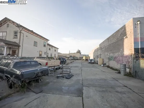 $325,000 | 1041 7th Street, Oakland, CA 94606
