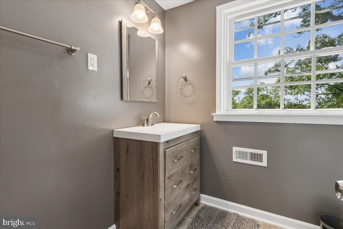 1215 Southview Road Baltimore, MD 21218 - Photo 30 of 40 Gallery Image 30