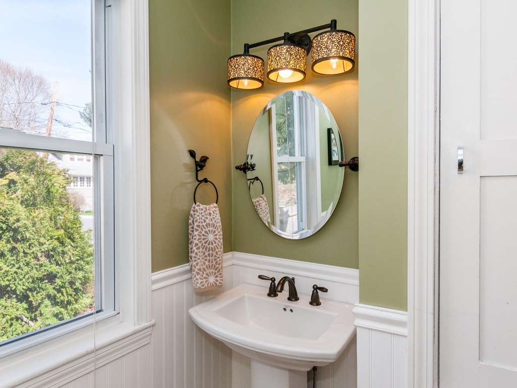 38 Brookfield Road Waltham, MA 02452 - Photo 19 of 25 Gallery Image 19