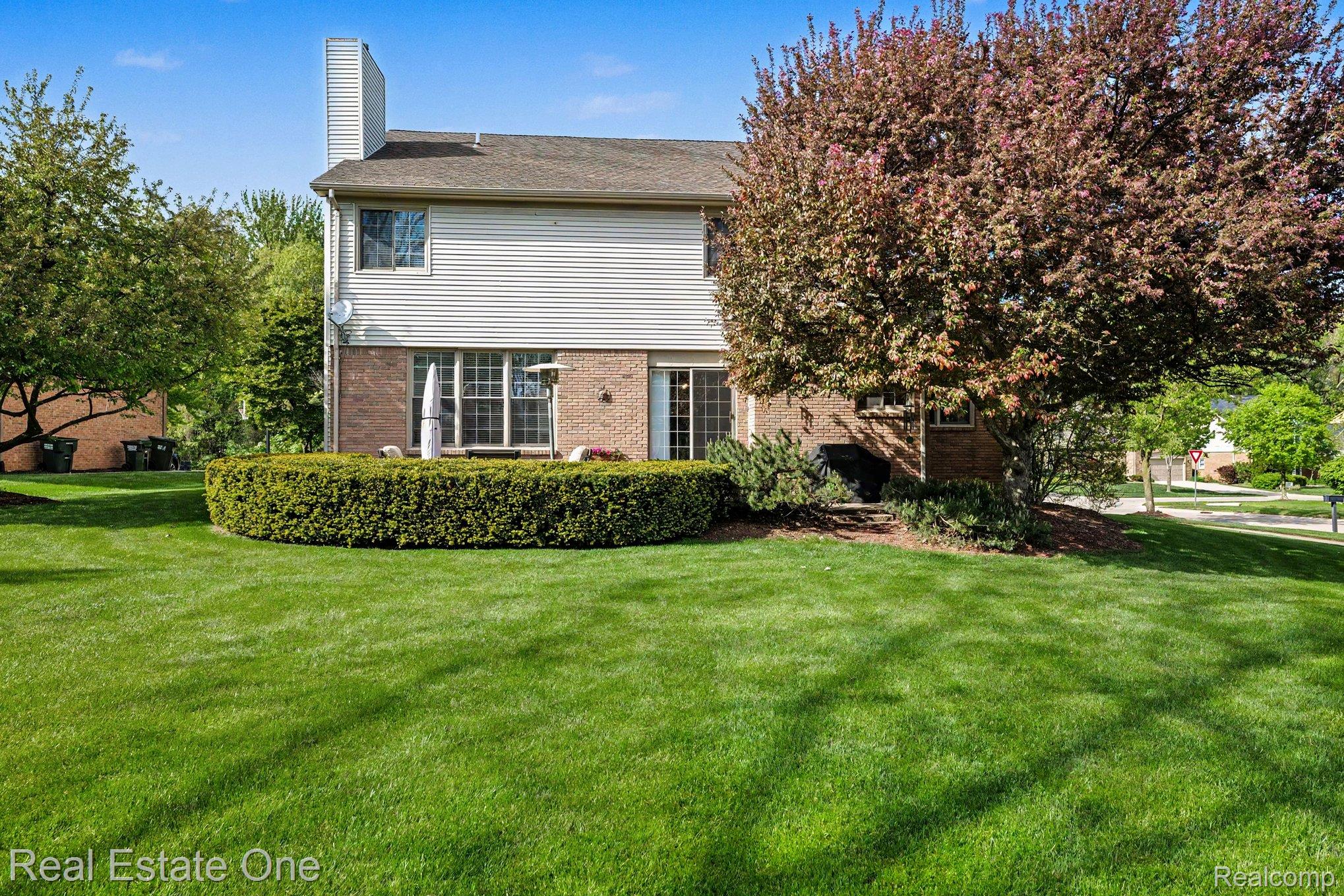 737 Woodfield Way Rochester, MI 48307 - Photo 25 of 27 028_file_6656.jpg