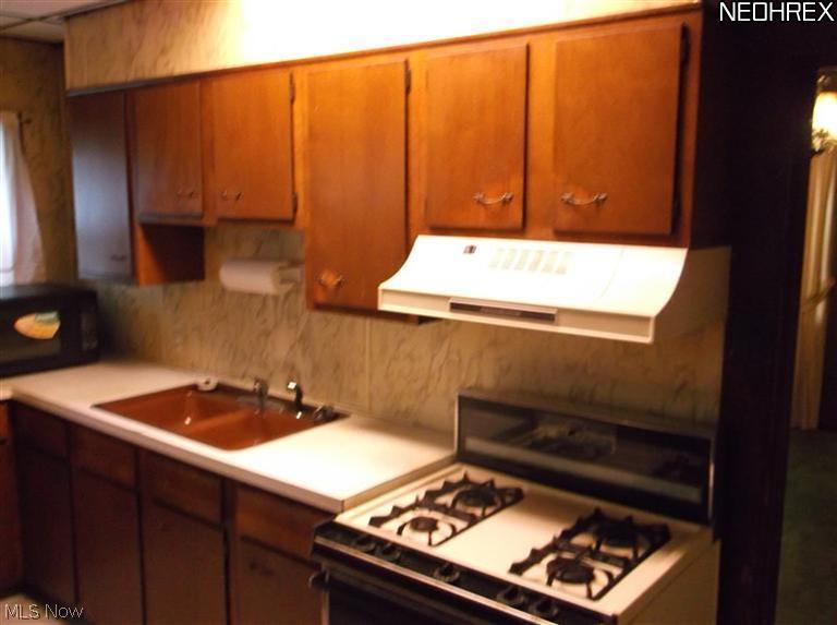 463 Spaulding Street Akron, OH 44310 - Photo 3 of 20 Lots of counter space. Stove included.