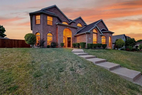 $399,000 | 232 Wellington Drive, DeSoto, TX 75115