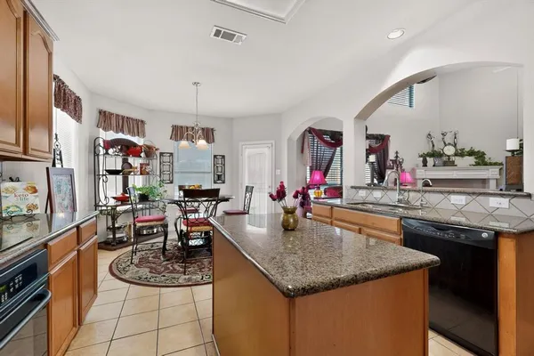 $399,000 | 232 Wellington Drive, DeSoto, TX 75115