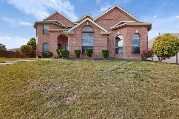 $399,000 | 232 Wellington Drive, DeSoto, TX 75115