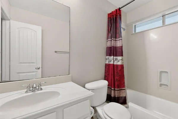 $399,000 | 232 Wellington Drive, DeSoto, TX 75115