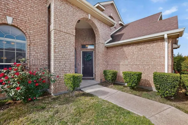 $399,000 | 232 Wellington Drive, DeSoto, TX 75115