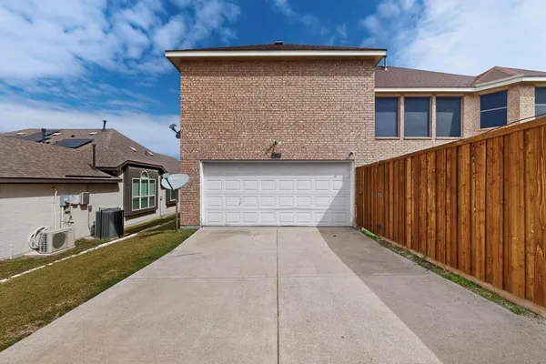 $399,000 | 232 Wellington Drive, DeSoto, TX 75115