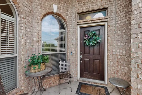 $399,000 | 232 Wellington Drive, DeSoto, TX 75115