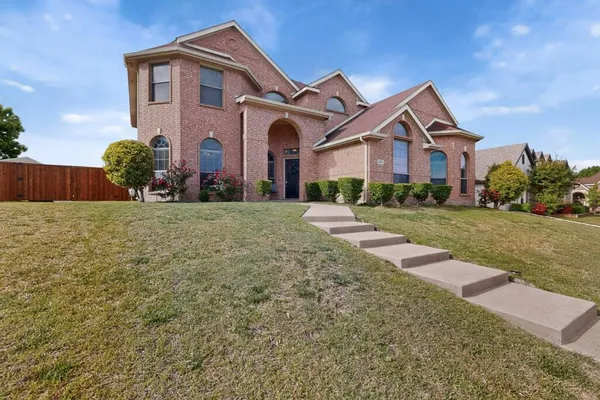 $399,000 | 232 Wellington Drive, DeSoto, TX 75115