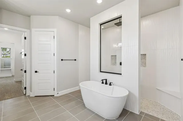 $748,900 | 156 Swan Lake Drive, Waxahachie, TX 75165