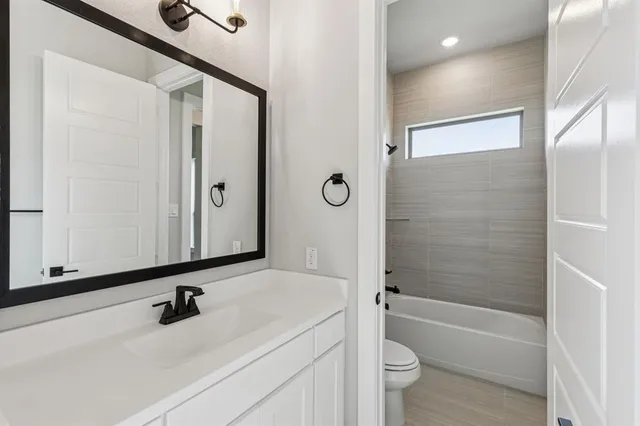 $748,900 | 156 Swan Lake Drive, Waxahachie, TX 75165