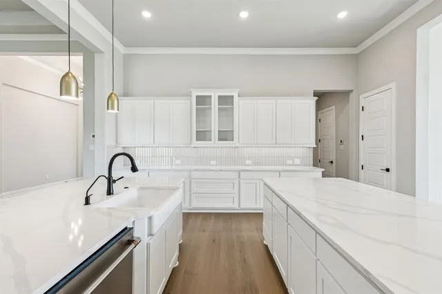 $748,900 | 156 Swan Lake Drive, Waxahachie, TX 75165