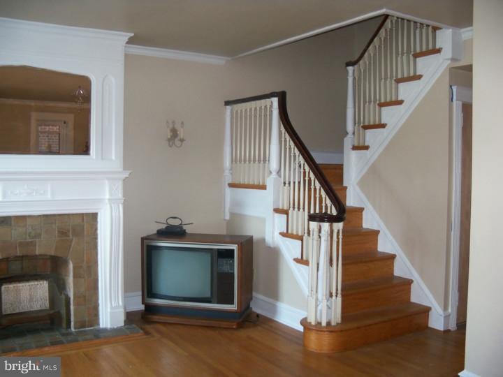 14 East Providence Road Yeadon, PA 19050 - Photo 5 of 18 Living Room