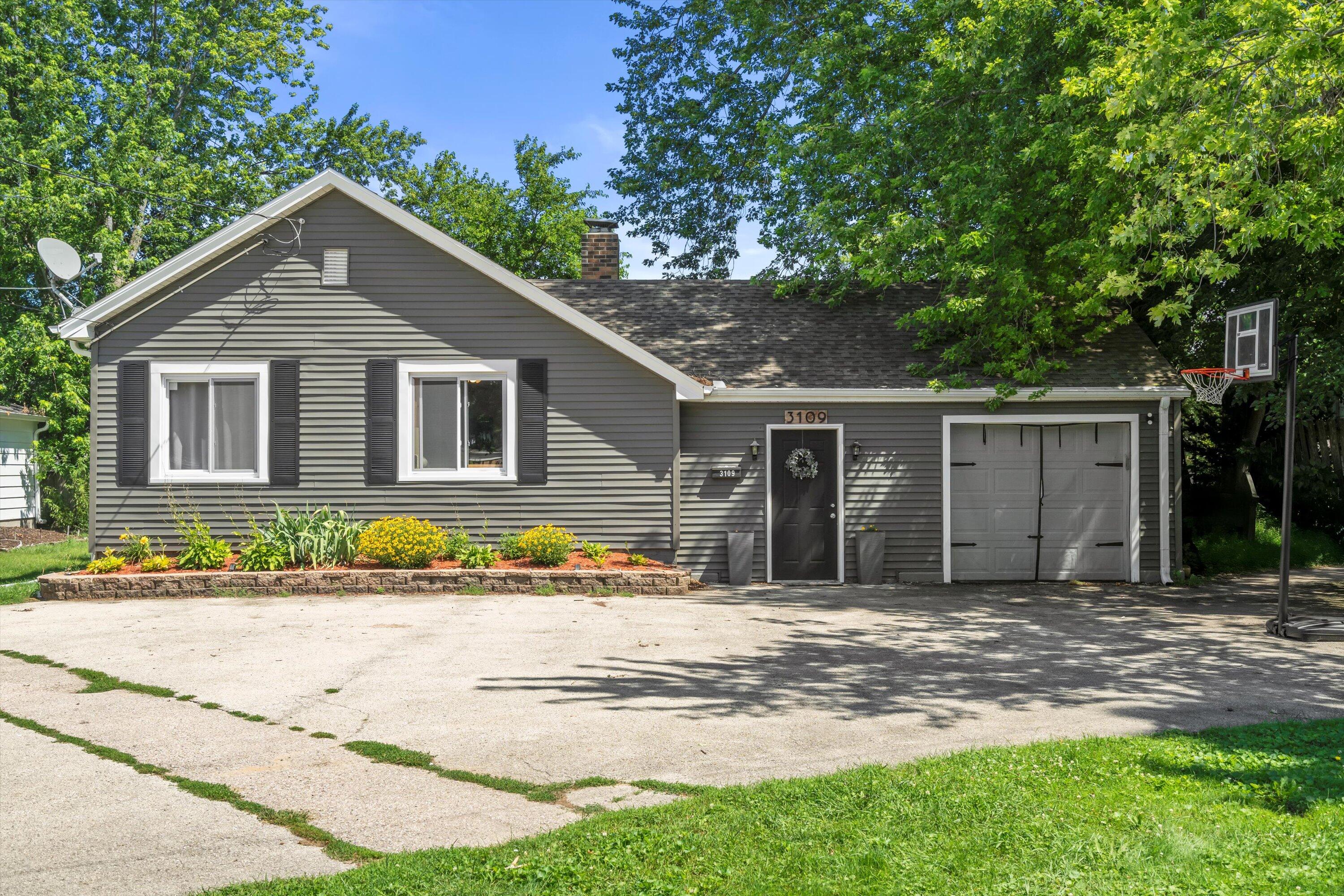 3109 North Main Street Racine, WI 53402 - Photo 2 of 36 03-DSC05649 (2) copy