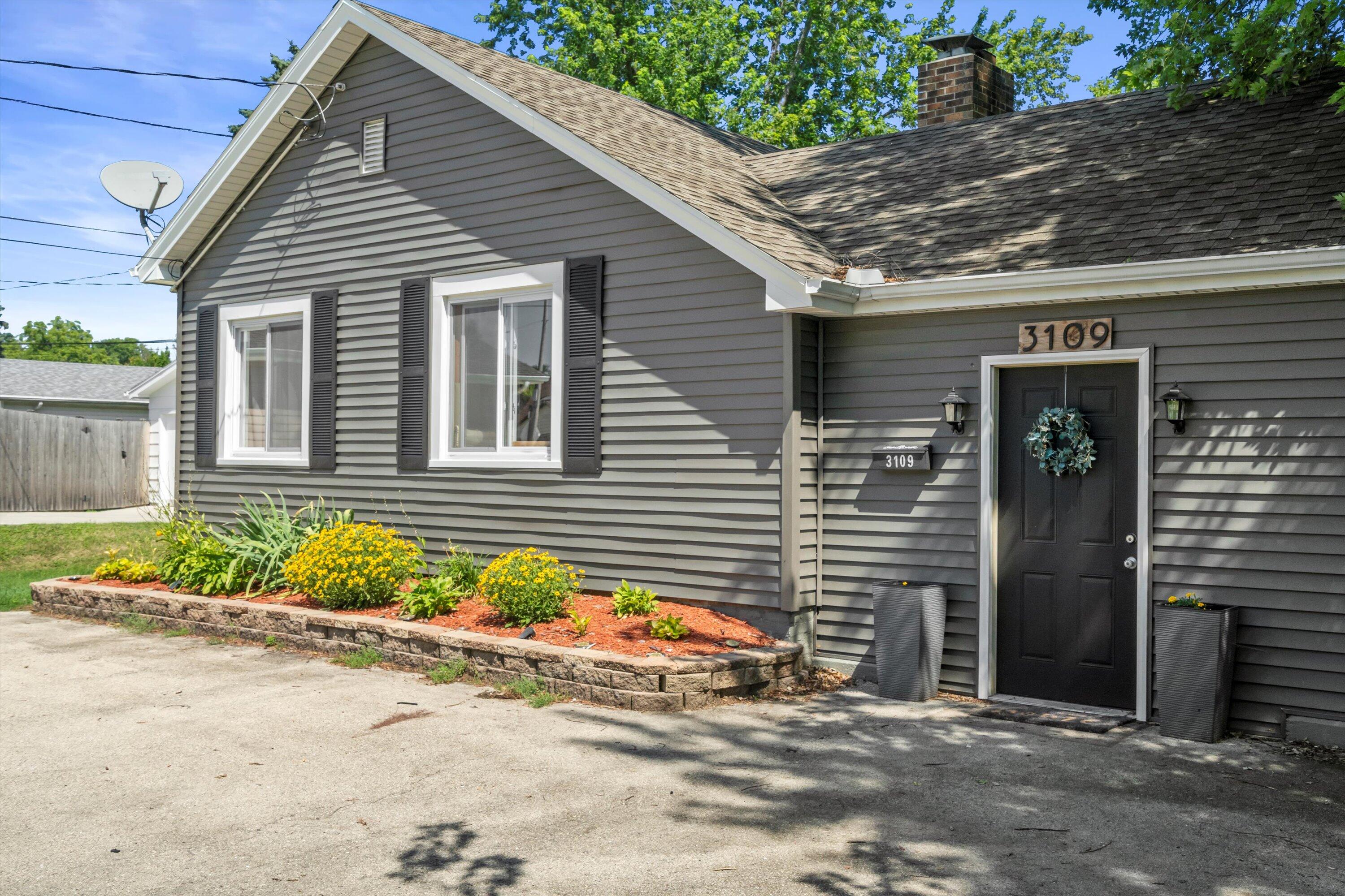 3109 North Main Street Racine, WI 53402 - Photo 5 of 36 06-DSC05658