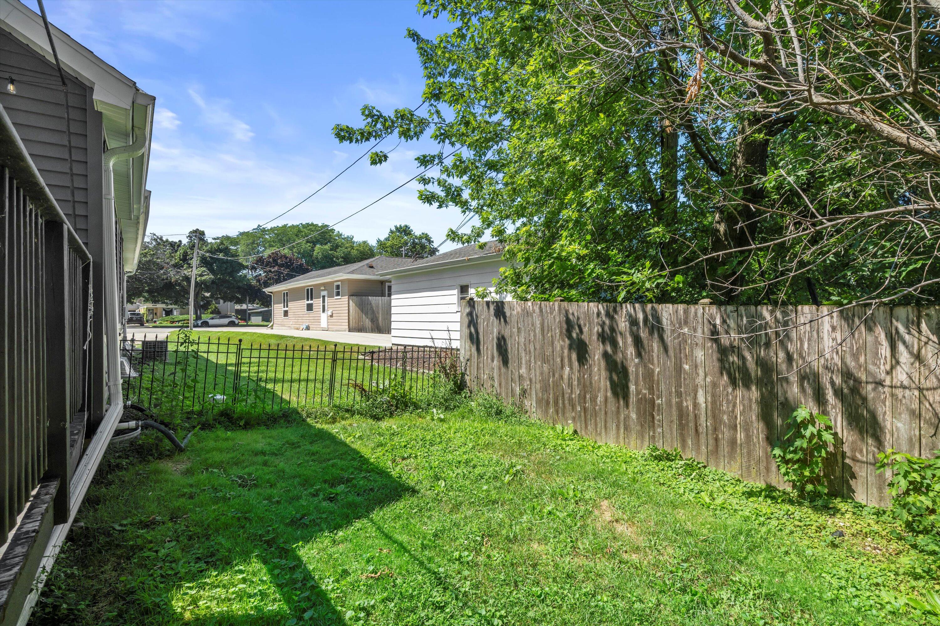 3109 North Main Street Racine, WI 53402 - Photo 9 of 36 10-DSC05682