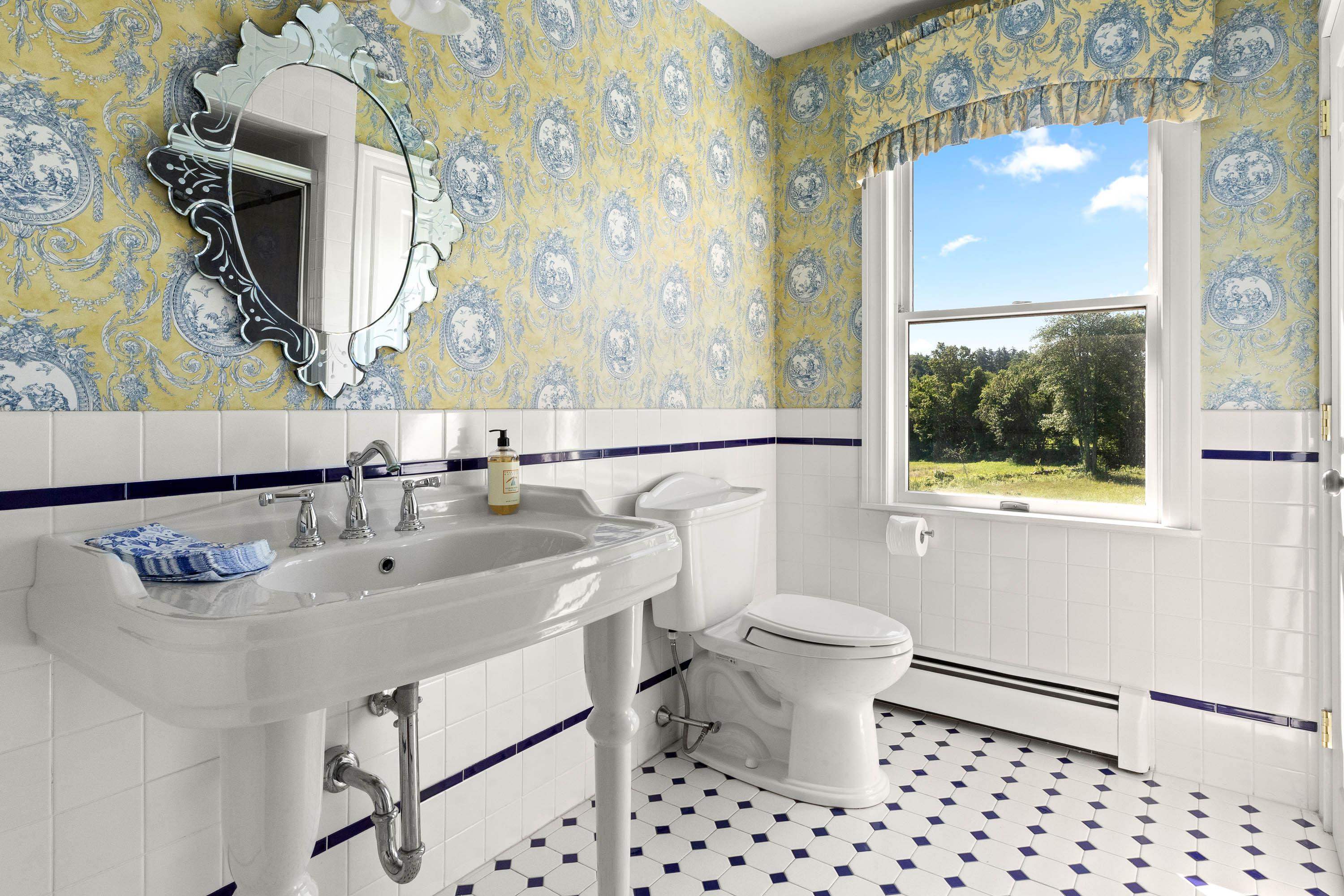 44 North Shore Road Derry, NH 03038 - Photo 14 of 40