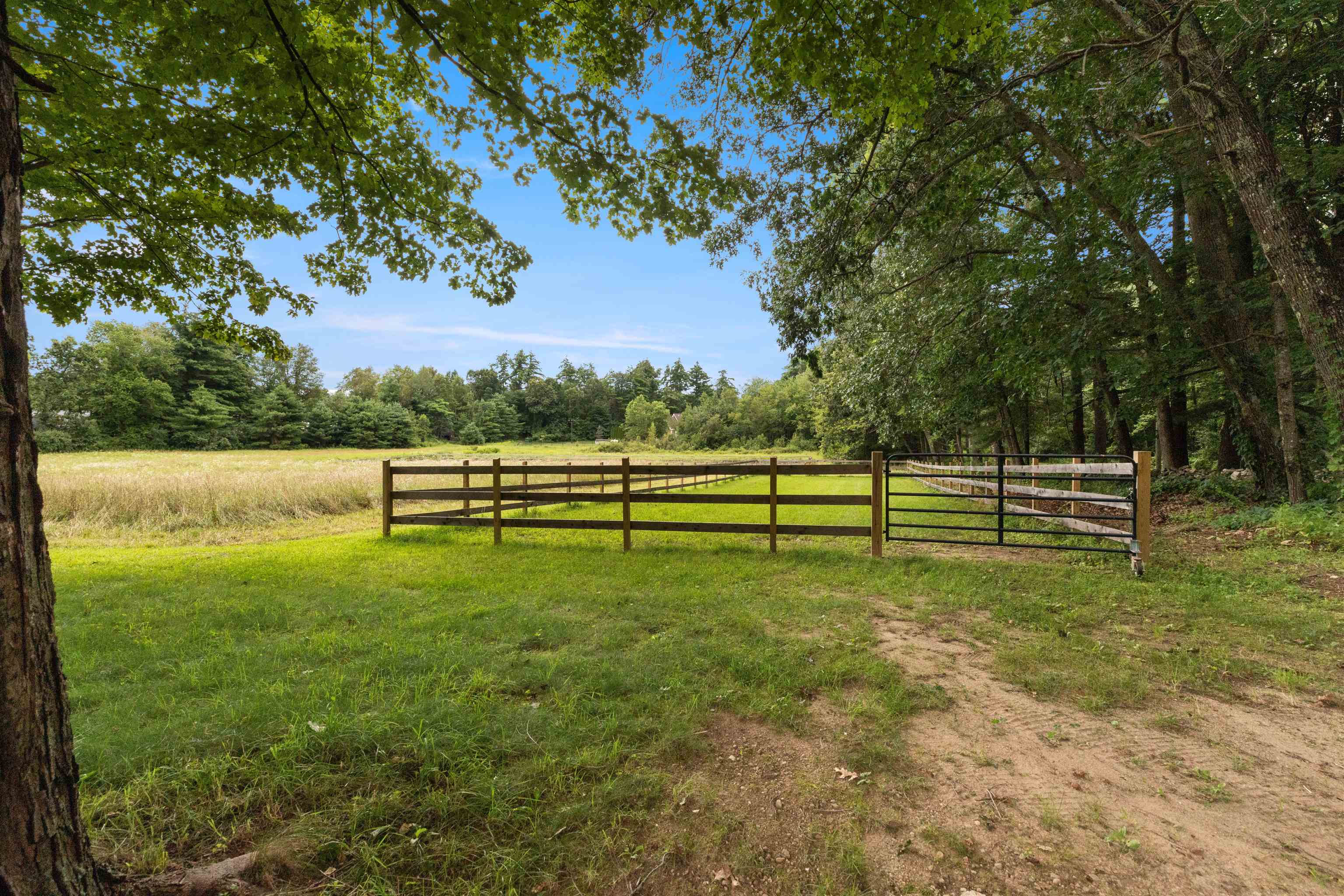 44 North Shore Road Derry, NH 03038 - Photo 26 of 40