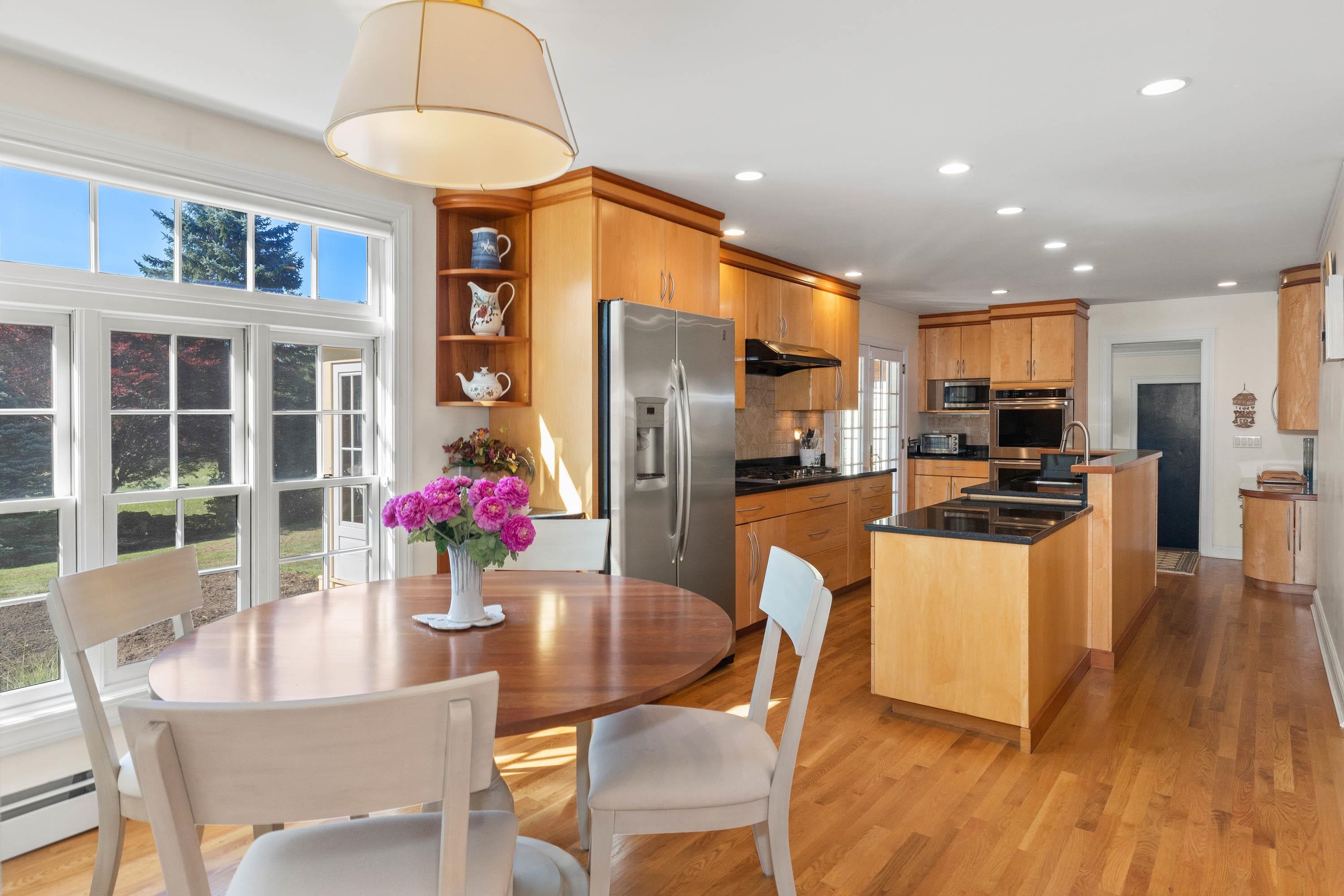 44 North Shore Road Derry, NH 03038 - Photo 4 of 40