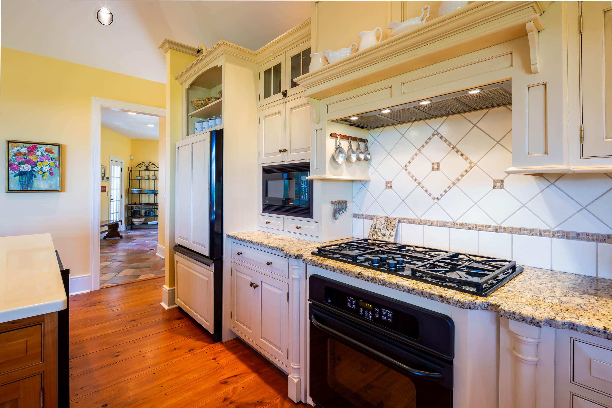 10 Ben's Way Eastham, MA 02642 - Photo 19 of 43 Kitchen with Viking range
