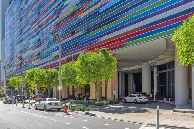 $7,300 | 55 Southwest 9th Street, Unit 4403, Miami, FL 33130