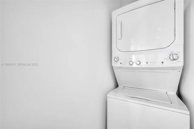 $7,300 | 55 Southwest 9th Street, Unit 4403, Miami, FL 33130