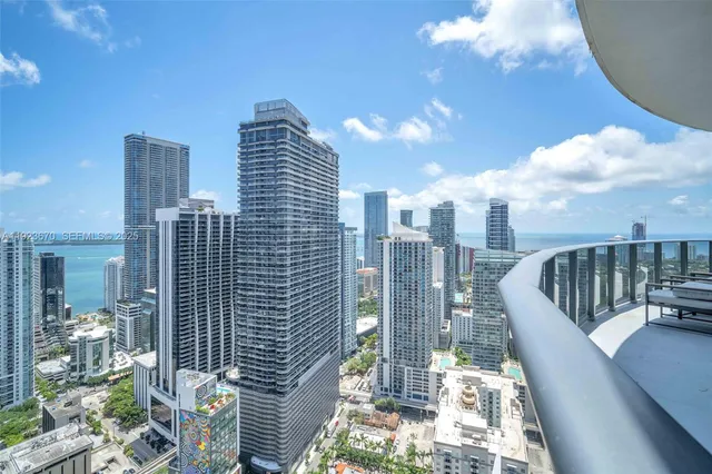 $7,300 | 55 Southwest 9th Street, Unit 4403, Miami, FL 33130