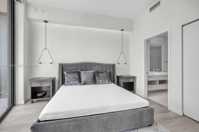 $7,300 | 55 Southwest 9th Street, Unit 4403, Miami, FL 33130