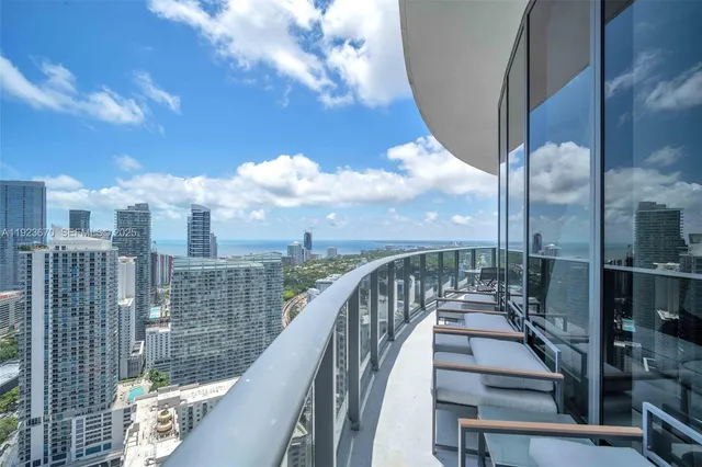 $7,300 | 55 Southwest 9th Street, Unit 4403, Miami, FL 33130