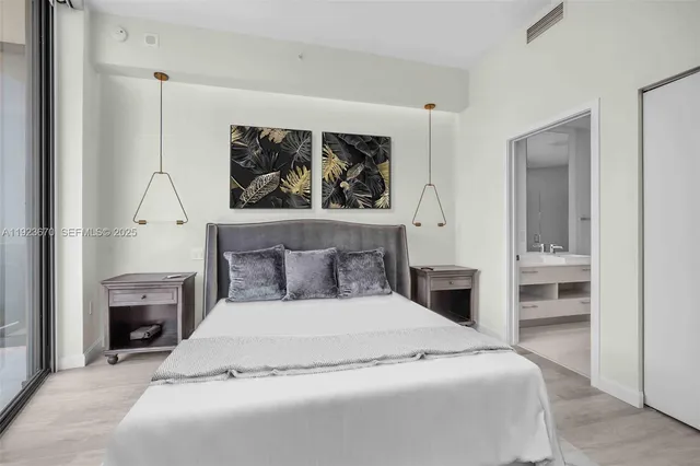 $7,300 | 55 Southwest 9th Street, Unit 4403, Miami, FL 33130