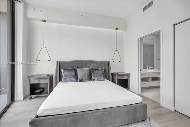 $7,300 | 55 Southwest 9th Street, Unit 4403, Miami, FL 33130