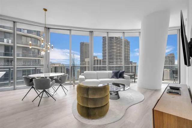 $7,300 | 55 Southwest 9th Street, Unit 4403, Miami, FL 33130