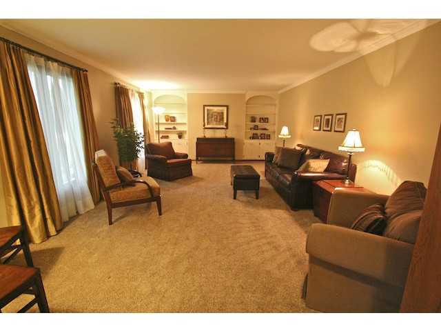 4176 Nottinghill Gate Road Upper Arlington, OH 43220 - Photo 3 of 24