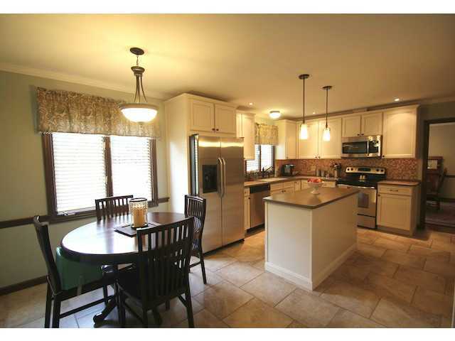 4176 Nottinghill Gate Road Upper Arlington, OH 43220 - Photo 5 of 24