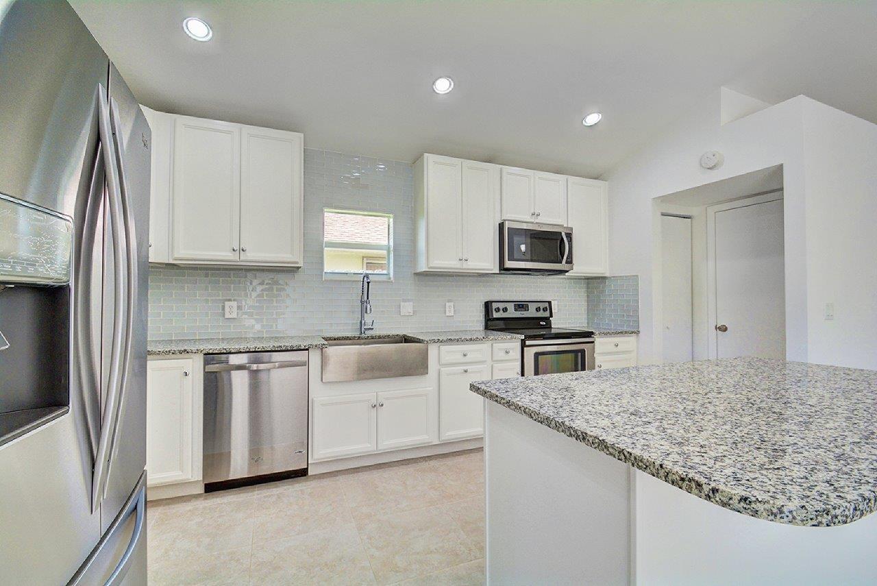 22650 Pickerel Circle Boca Raton, FL 33428 - Photo 5 of 36 IMG_9238