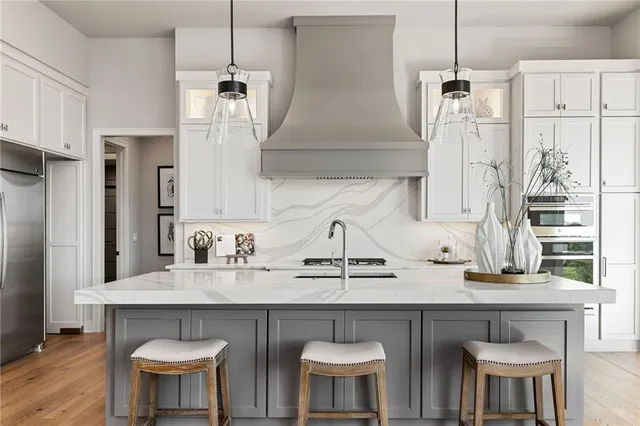 $2,200,000 | 13701 West Guilford Road, Leawood, KS 66224