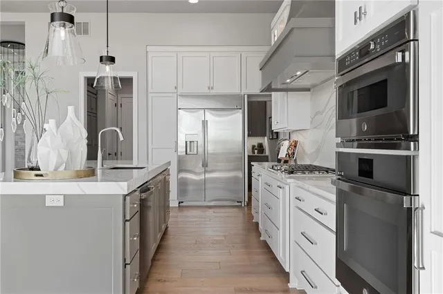 $2,200,000 | 13701 West Guilford Road, Leawood, KS 66224