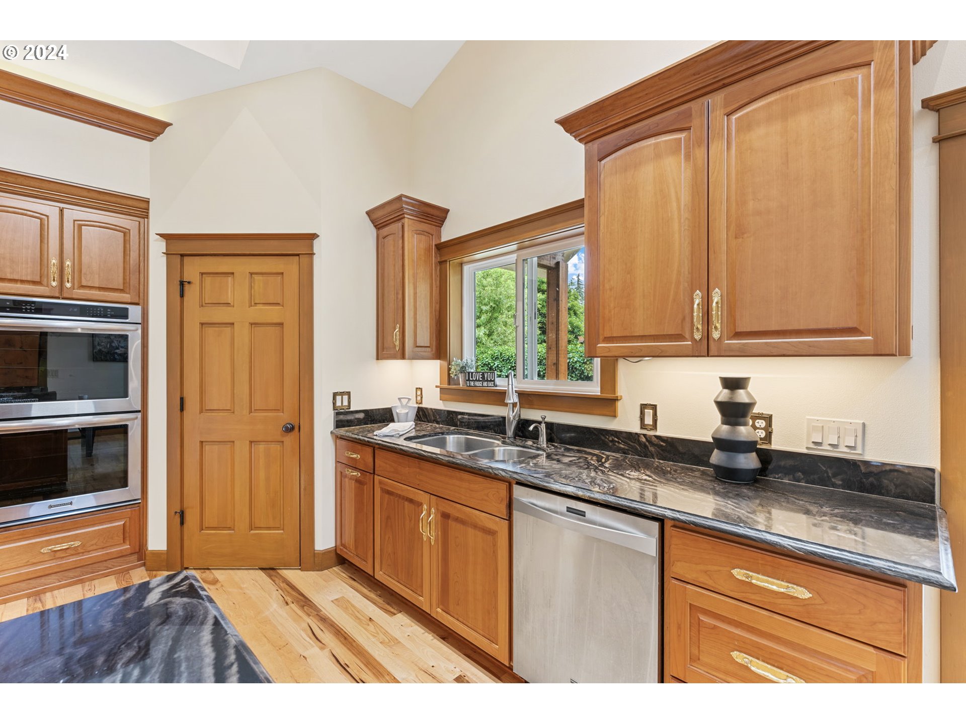 6080 Southwest Burma Road Lake Oswego, OR 97035 - Photo 10 of 37 Kitchen