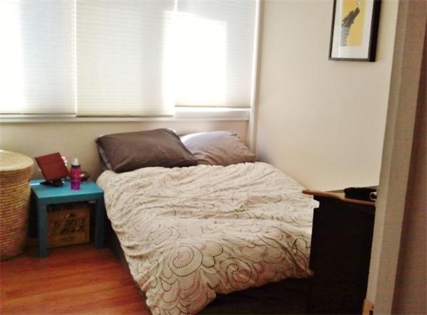 516 Green Street, Unit 1D Cambridge, MA 02139 - Photo 7 of 13 a bedroom with a bed and a window