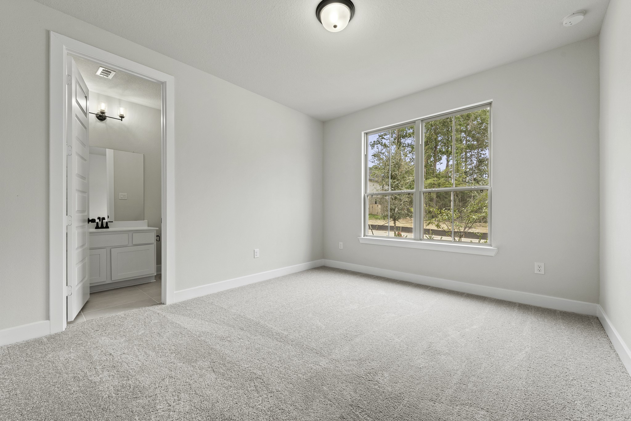 710 Walnut Br Drive Rosenberg, TX 77471 - Photo 11 of 24 an empty room with a window and a bathroom