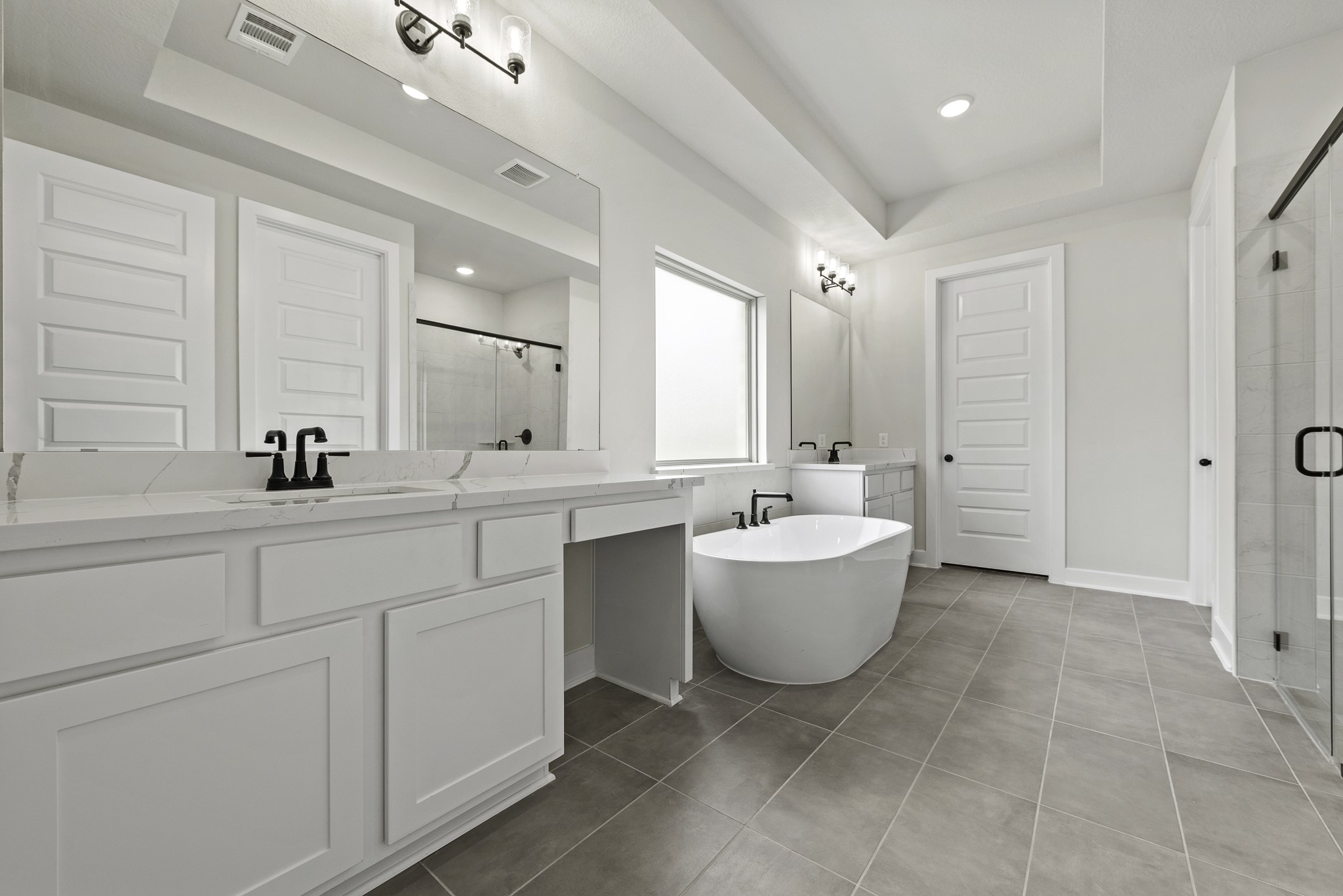 710 Walnut Br Drive Rosenberg, TX 77471 - Photo 8 of 24 a bathroom with a tub sink and mirror