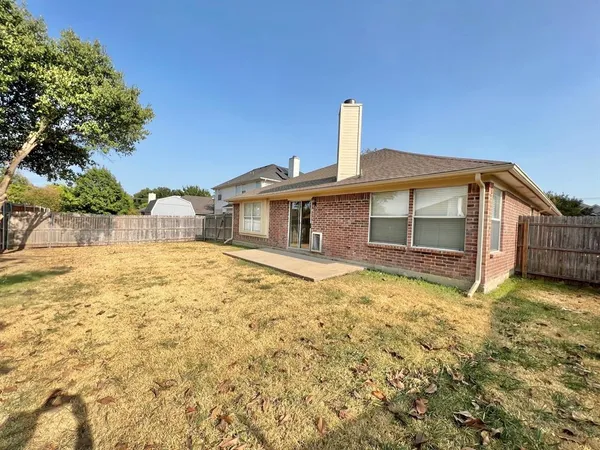 a front view of house with yard