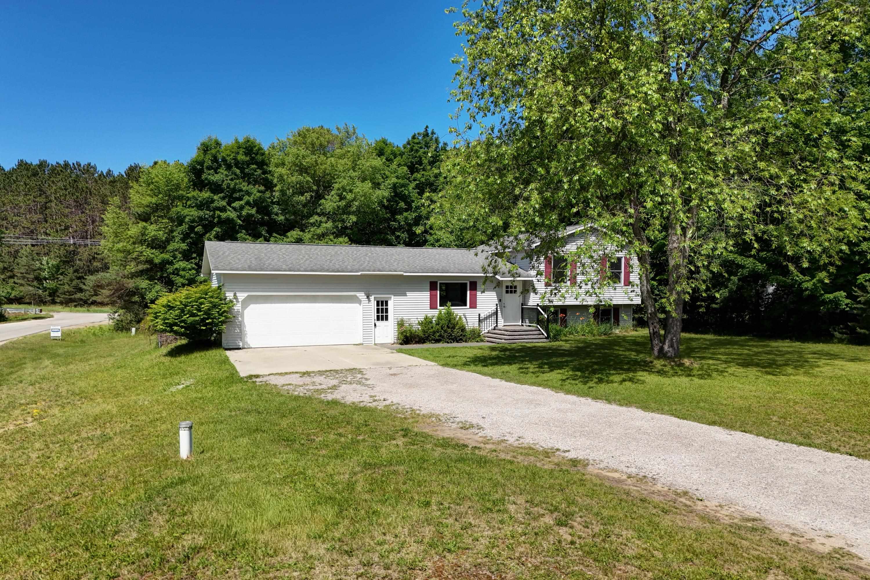 2575 Reily Court Traverse City, MI 49685 - Photo 30 of 37