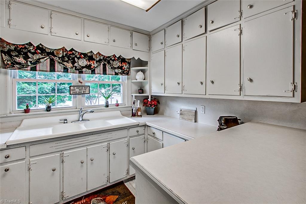 183 Dublin Road Asheboro, NC 27203 - Photo 13 of 29 Kitchen