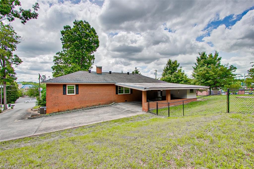 183 Dublin Road Asheboro, NC 27203 - Photo 24 of 29 Backyard View