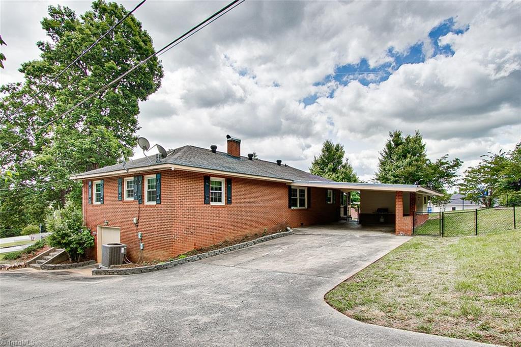183 Dublin Road Asheboro, NC 27203 - Photo 25 of 29 Driveway and 2-car Attached Carport