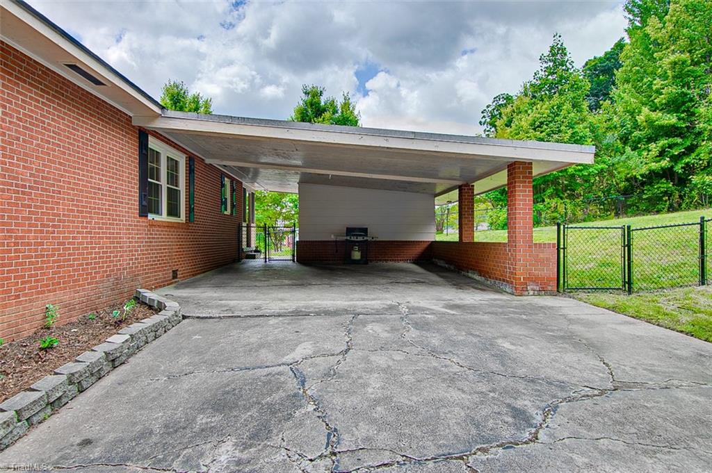 183 Dublin Road Asheboro, NC 27203 - Photo 26 of 29 2-car Attached Carport