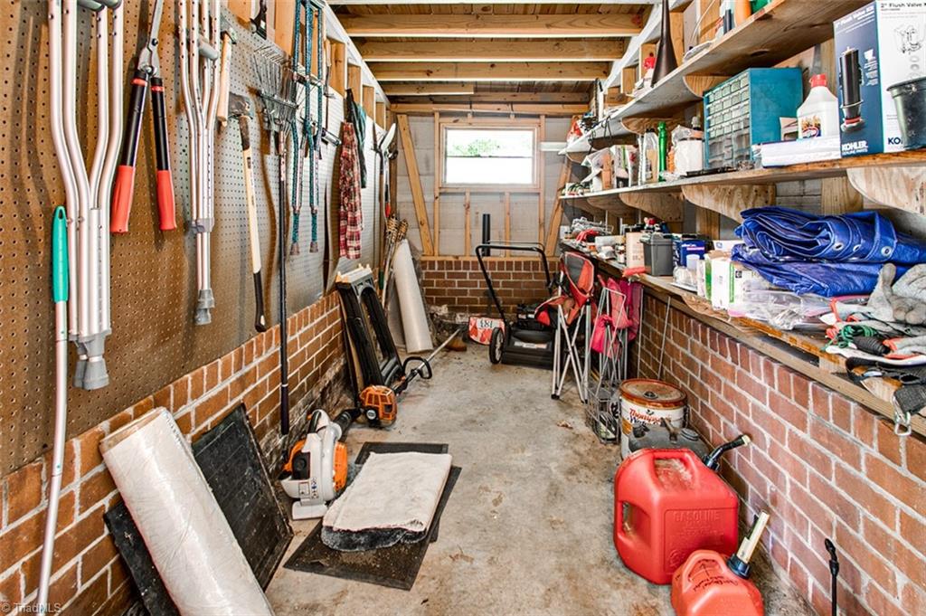 183 Dublin Road Asheboro, NC 27203 - Photo 27 of 29 Carport Tool Storage