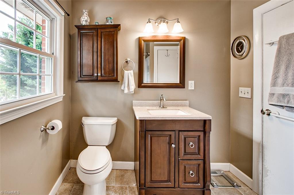 183 Dublin Road Asheboro, NC 27203 - Photo 9 of 29 Bathroom 1
